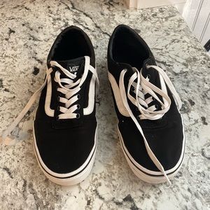 Women’s black and white vans